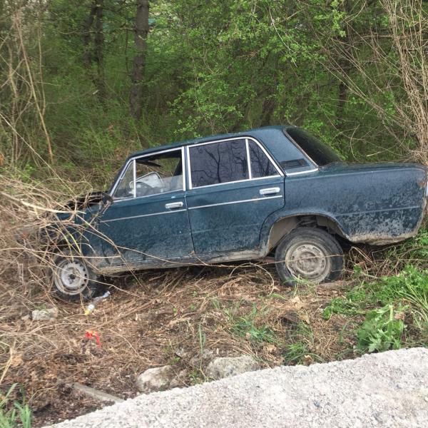 Разбитую «шестерку» нашли случайные прохожие на склоне Машука в Пятигорске